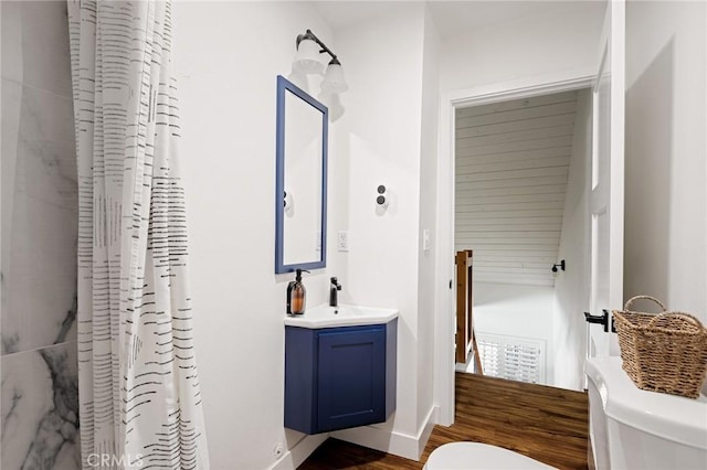 345 Maple Dr, Lake Arrowhead, CA 92352 - bathroom with vanity, wood finished floors, and a shower with curtain