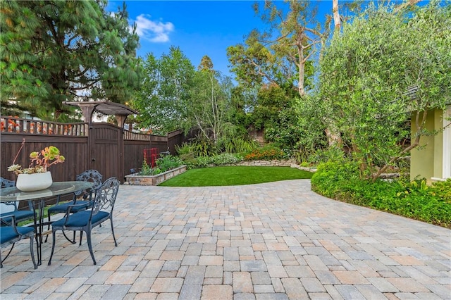 2726 Cardinal Dr, Costa Mesa, CA 92626 - view of patio / terrace featuring a gate and outdoor dining area