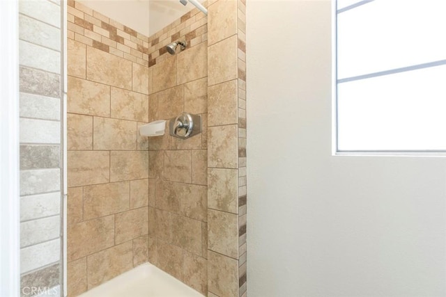 18110 Erik Ct Unit 593, Canyon Country, CA 91387 - bathroom featuring a tile shower