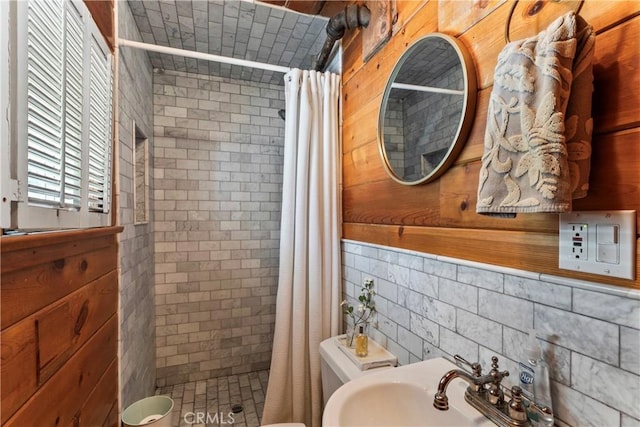 600 Rose Ln, Twin Peaks, CA 92391 - bathroom featuring a stall shower and backsplash