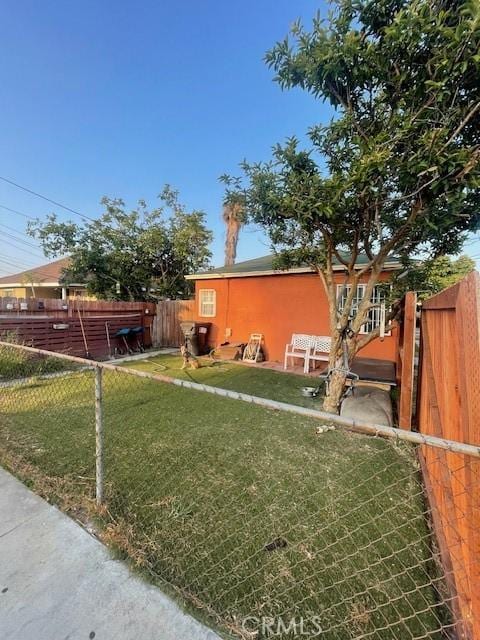 8014 Morton Ave, Los Angeles, CA 90001 - view of fenced yard