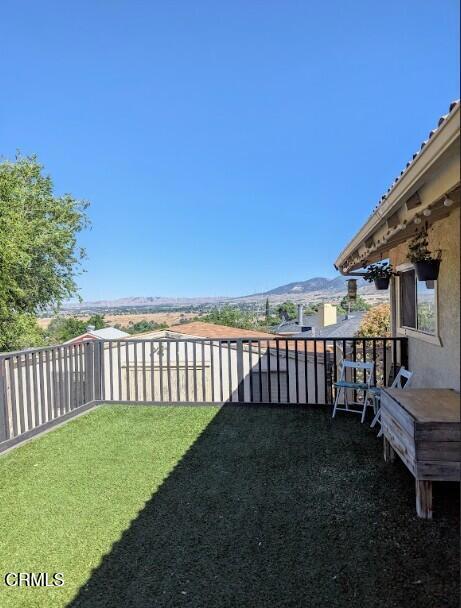 21613 Mountain Dr, Tehachapi, CA 93561 - fenced backyard featuring a mountain view