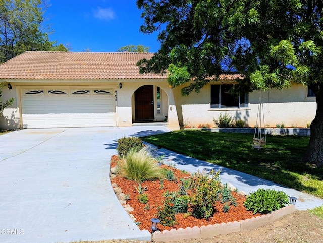 21613 Mountain Dr, Tehachapi, CA 93561 - mediterranean / spanish-style home featuring stucco siding, driveway, an attached garage, and a front lawn