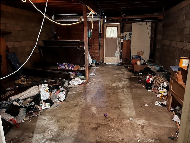 12449 6th St, Yucaipa, CA 92399 - unfinished below grade area featuring concrete block wall