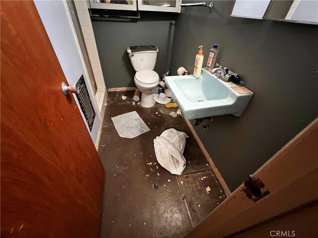 12449 6th St, Yucaipa, CA 92399 - full bathroom featuring a sink and a shower