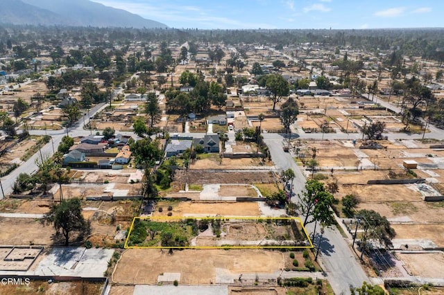 389 W Mendocino St, Altadena, CA 91001 - aerial view of property and surrounding area featuring property boundaries highlighted and a mountain backdrop