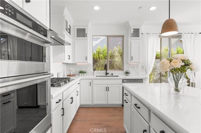3173 Ivy Way, Rancho Mission Viejo, CA 92694 - kitchen featuring appliances with stainless steel finishes, white cabinetry, wood finished floors, recessed lighting, and decorative light fixtures