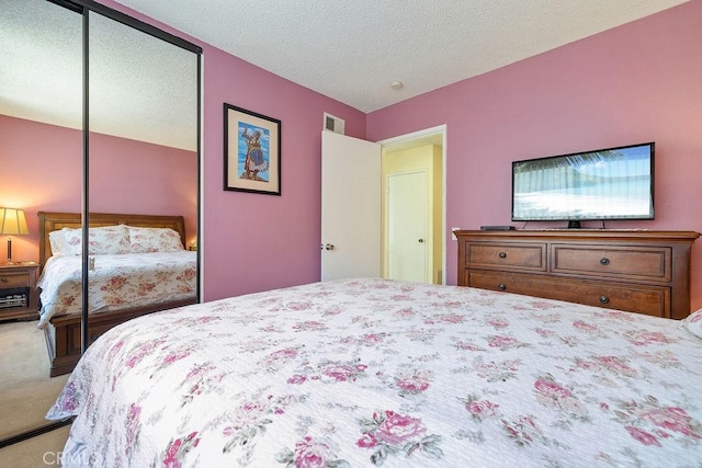 44668 13th St E, Lancaster, CA 93535 - carpeted bedroom with a closet and a textured ceiling