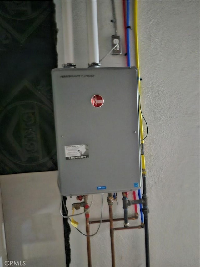 8463 California Ave, Riverside, CA 92504 - utilities featuring water heater
