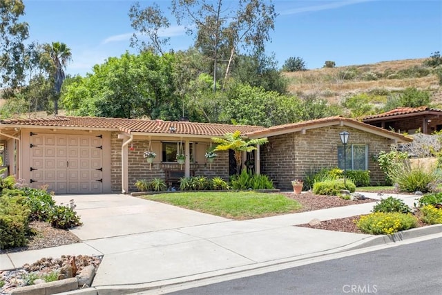 3331 Via Altamira, Fallbrook, CA 92028 - single story home featuring a tiled roof, an attached garage, and driveway