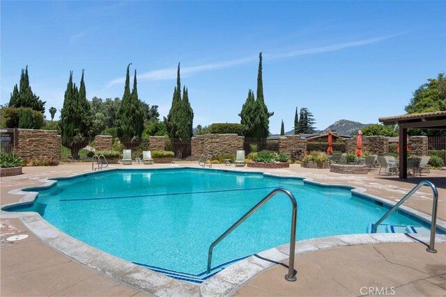 3331 Via Altamira, Fallbrook, CA 92028 - community pool with a patio and a mountain view