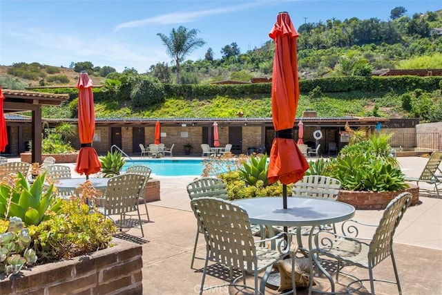 3331 Via Altamira, Fallbrook, CA 92028 - community pool featuring outdoor dining area and a patio area