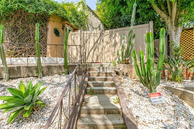 3432 Larissa Dr, Los Angeles, CA 90026 - view of yard