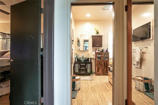 3432 Larissa Dr, Los Angeles, CA 90026 - view of hallway