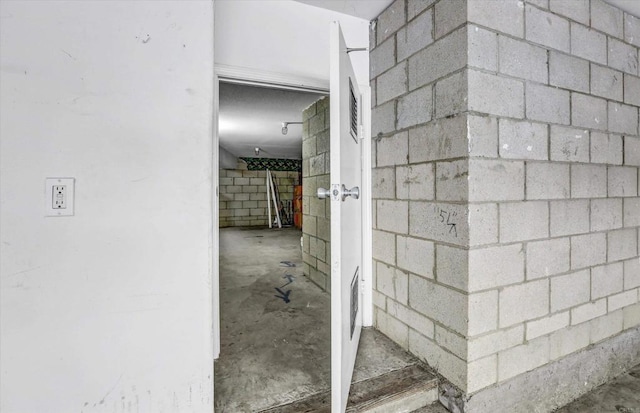 13325 Via Tresca Unit 7, San Diego, CA 92129 - corridor featuring concrete floors and concrete block wall