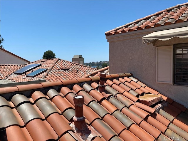 28432 Alava, Mission Viejo, CA 92692 - exterior view of a tiled roof and a chimney