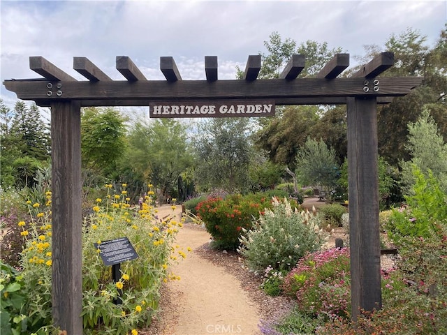 28432 Alava, Mission Viejo, CA 92692 - surrounding community featuring a pergola