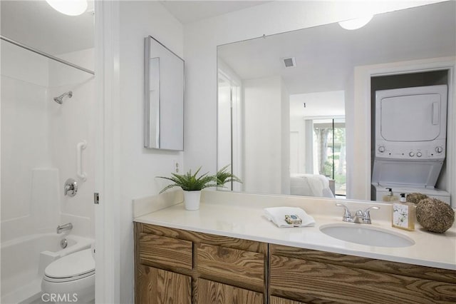 26701 Quail Crk Unit 31, Laguna Hills, CA 92656 - bathroom with stacked washing machine and dryer, washtub / shower combination, vanity, and ensuite bathroom