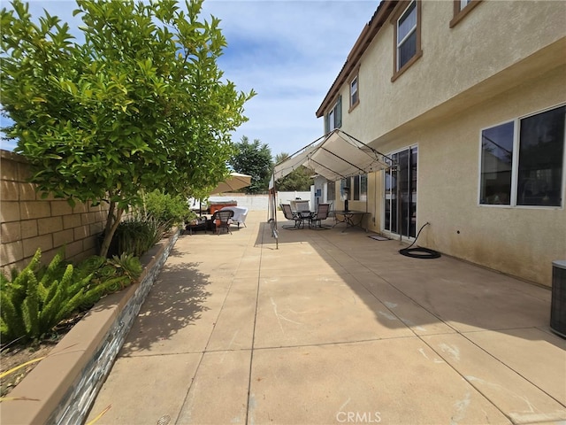 1315 Plaza Way, Perris, CA 92570 - fenced backyard with outdoor dining area and a patio