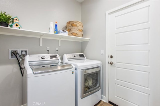 1563 Sunswept Way, Beaumont, CA 92223 - laundry area with washing machine and clothes dryer