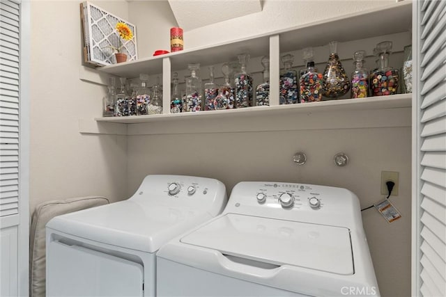 520 Wilshire Ct, Chico, CA 95973 - laundry area with washer and clothes dryer