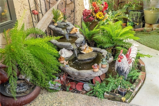 520 Wilshire Ct, Chico, CA 95973 - view of yard featuring a small pond