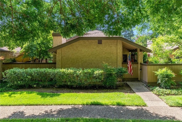520 Wilshire Ct, Chico, CA 95973 - mid-century inspired home with a chimney and stucco siding