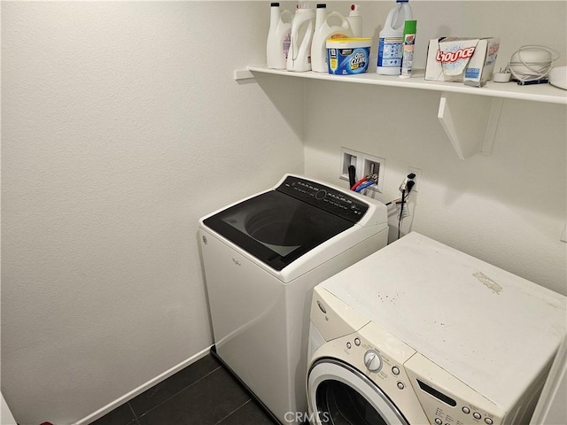 29604 Kyles Cir, Winchester, CA 92596 - laundry area featuring independent washer and dryer and dark tile patterned floors
