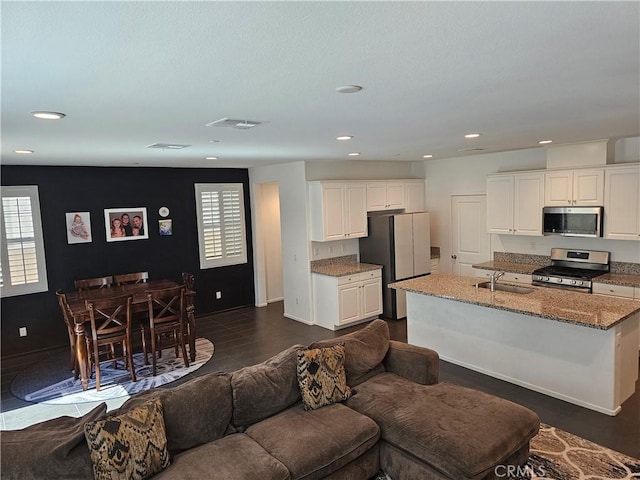 29604 Kyles Cir, Winchester, CA 92596 - living area with recessed lighting and baseboards
