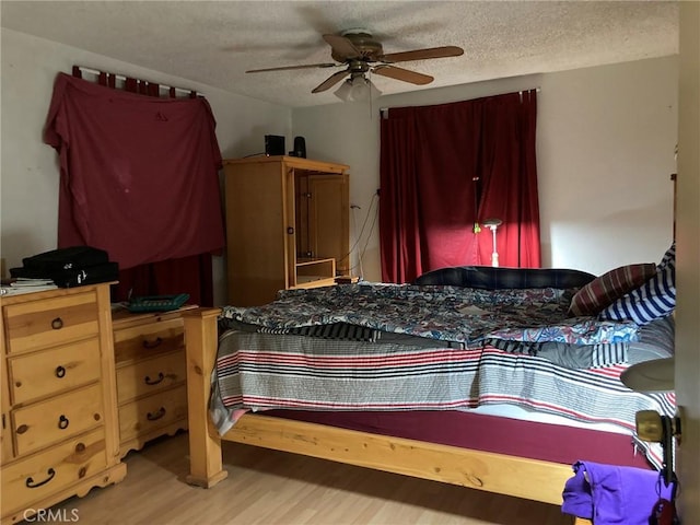 35590 Santa Fe St, Daggett, CA 92327 - bedroom featuring light wood-style flooring, a ceiling fan, and a textured ceiling