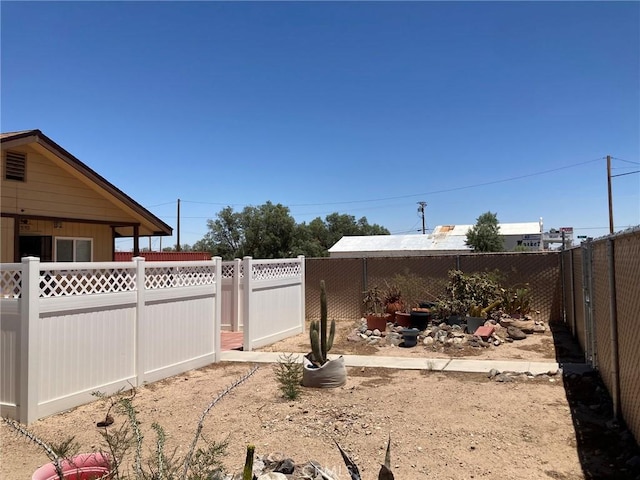 35590 Santa Fe St, Daggett, CA 92327 - view of fenced backyard
