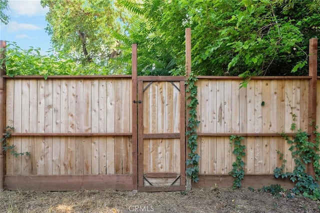 1131 Stewart Ave, Chico, CA 95926 - view of gate