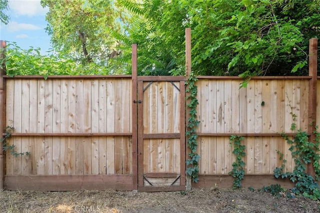 1131 Stewart Ave, Chico, CA 95926 - view of gate
