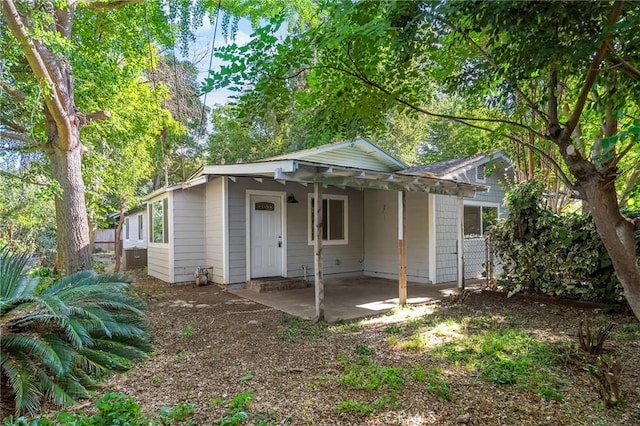 1131 Stewart Ave, Chico, CA 95926 - view of front of property featuring a carport
