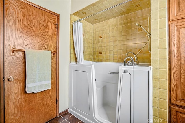 1323 Silvius Ave, San Pedro, CA 90731 - full bathroom featuring tile patterned floors and a shower with shower curtain