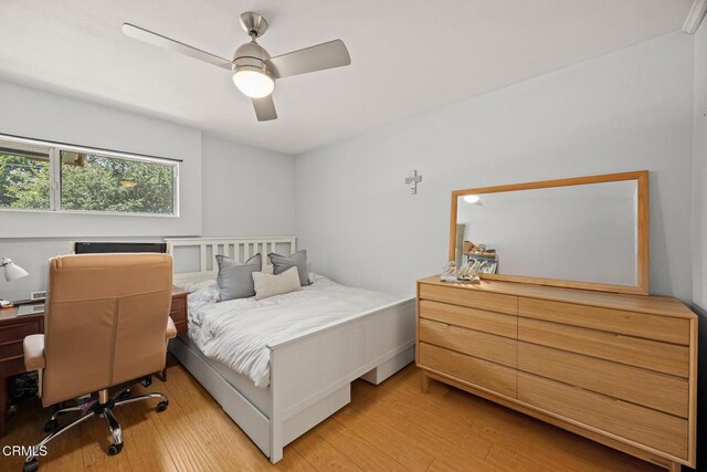 360 S Euclid Ave Unit 124, Pasadena, CA 91101 - bedroom featuring light wood-style floors, a desk, and a ceiling fan