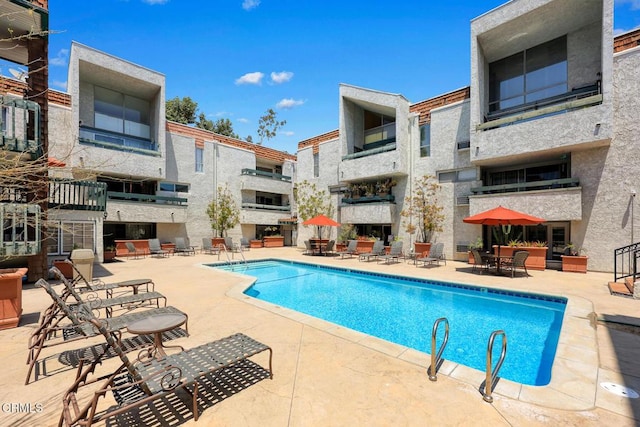 360 S Euclid Ave Unit 124, Pasadena, CA 91101 - community pool featuring a patio area