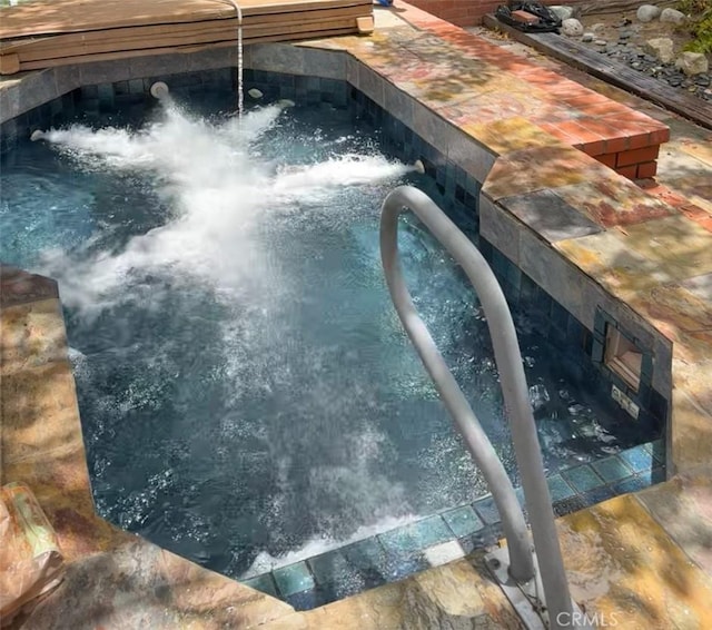 2610 Via Pacheco, Palos Verdes Estates, CA 90274 - view of swimming pool with an outdoor hot tub