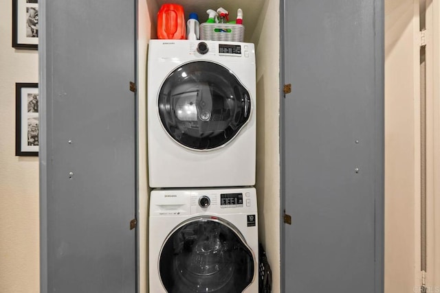 13323 Rancho Penasquitos Blvd Unit D206, San Diego, CA 92129 - washroom with stacked washing machine and dryer