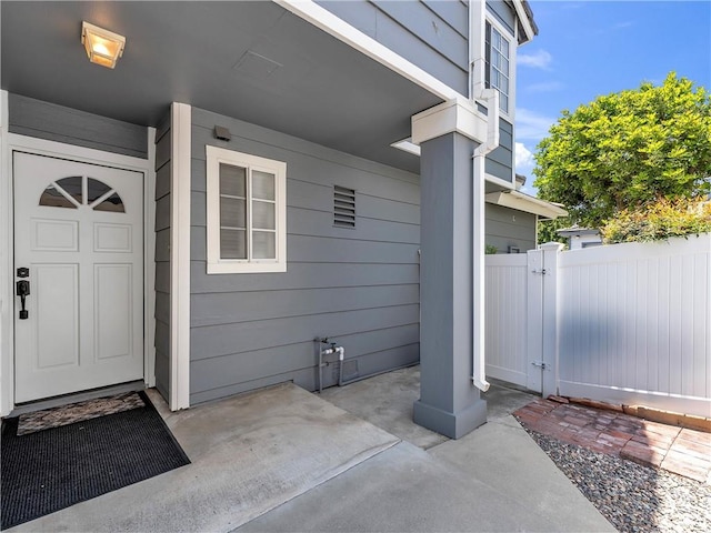 2756 Lemon Dr, Simi Valley, CA 93063 - property entrance featuring a gate and a patio area