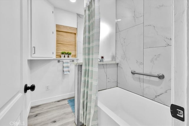 74697 Baseline Rd Unit 29, Palms, CA 92277 - bathroom featuring shower / bath combo with shower curtain and wood finished floors