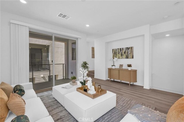 208 Harringay, Irvine, CA 92618 - living area featuring wood finished floors and recessed lighting