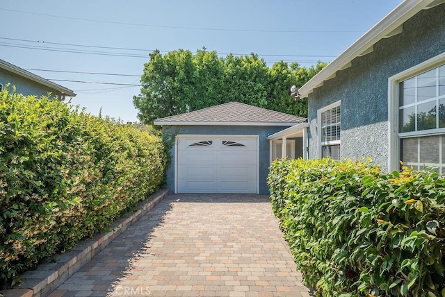 406 University Ave, Burbank, CA 91504 - garage with decorative driveway