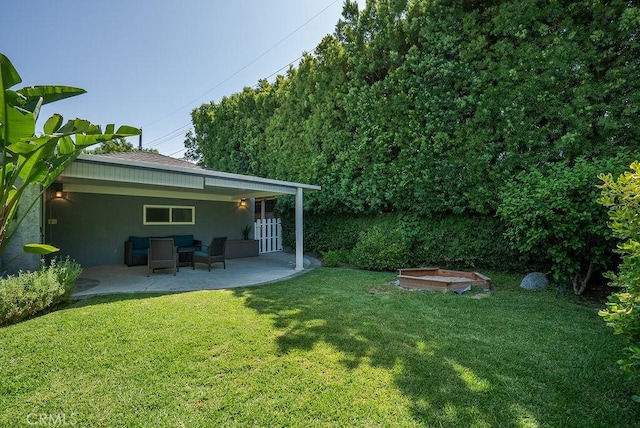 406 University Ave, Burbank, CA 91504 - view of grassy yard with a patio area