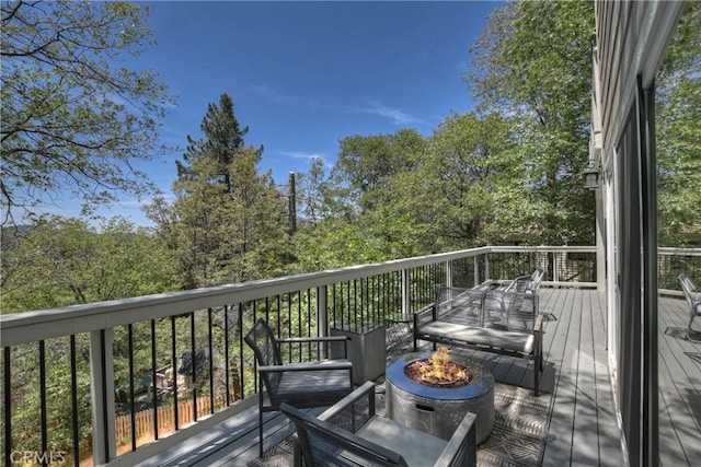 394 Emerald Dr, Lake Arrowhead, CA 92352 - wooden terrace with a fire pit