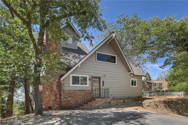 394 Emerald Dr, Lake Arrowhead, CA 92352 - rear view of property with a shingled roof