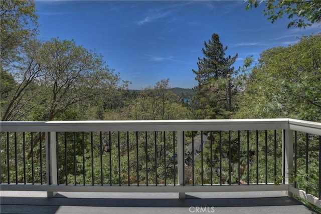 394 Emerald Dr, Lake Arrowhead, CA 92352 - view of wooden terrace