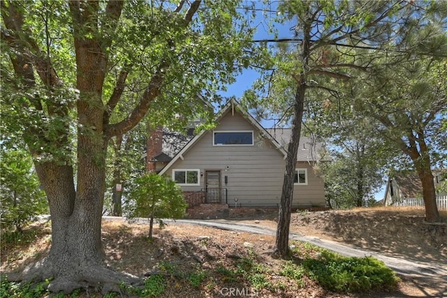 394 Emerald Dr, Lake Arrowhead, CA 92352 - rear view of house with a chimney
