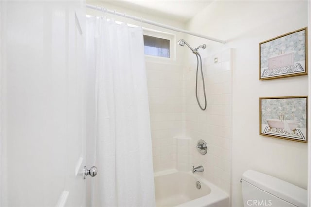 5444 Broderick Ct, Hemet, CA 92544 - full bathroom with toilet and shower / tub combo with curtain