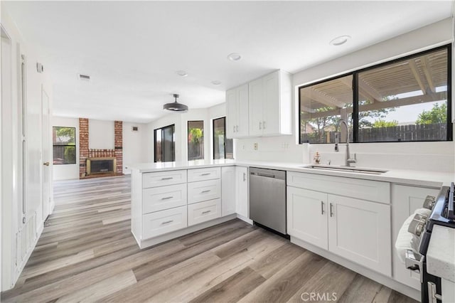 14225 Woodpark Dr, Moreno Valley, CA 92553 - kitchen featuring appliances with stainless steel finishes, a peninsula, plenty of natural light, light wood-style floors, and recessed lighting